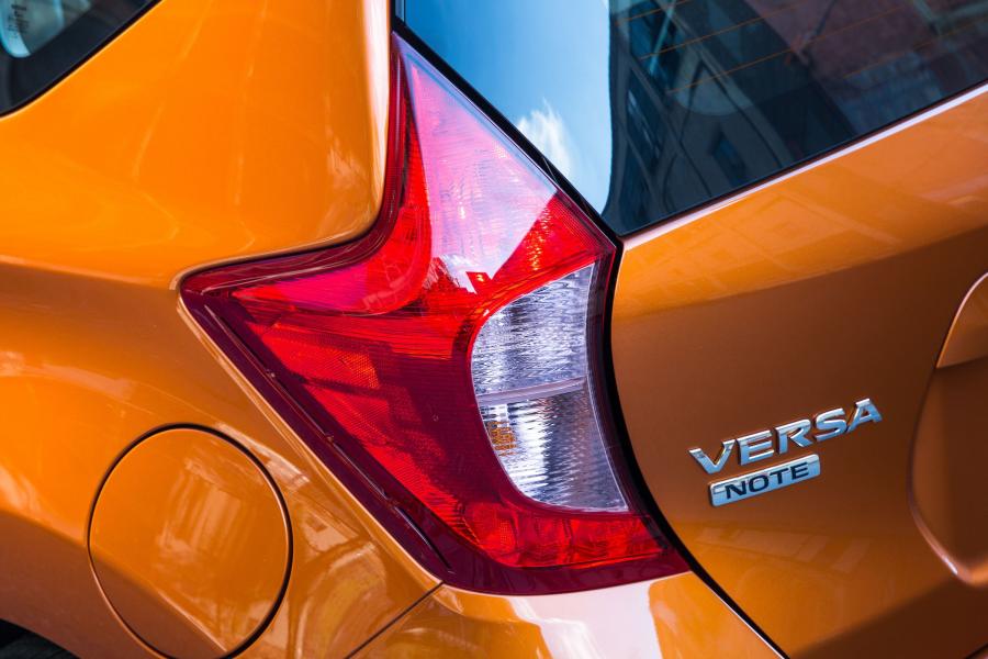 Детали экстерьера Nissan Versa Note (E12) 2016 года  (фото 15 из 19)